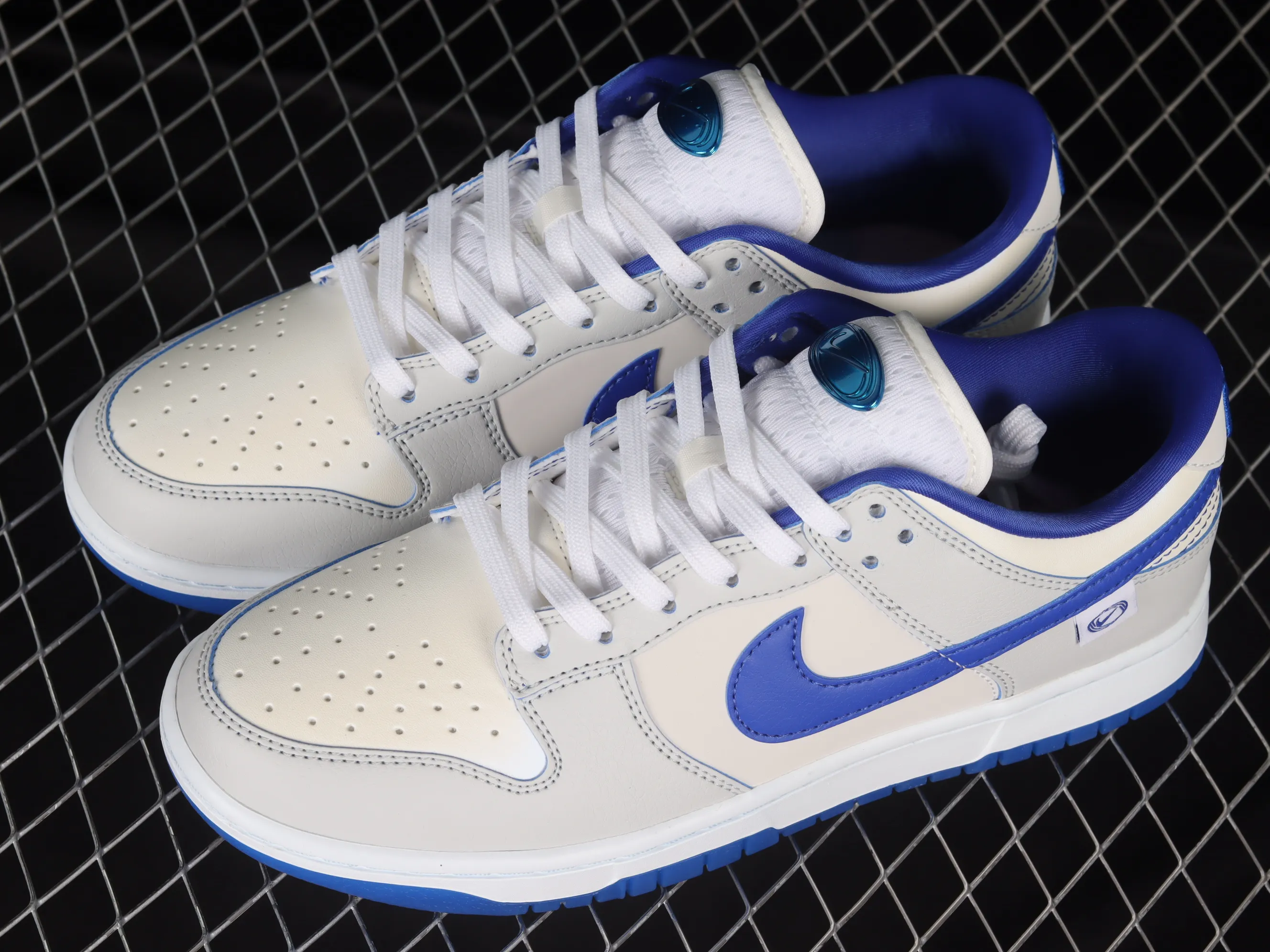 All categories Nk SB Dunk Series Nk SB Dunk Low Low-top sneakers Nk SB Dunk Low GS "Ivory Hyper Royal" Beige Blue 3M Reflective Dunk Series low-top casual sports skateboard shoes FB1841-110
